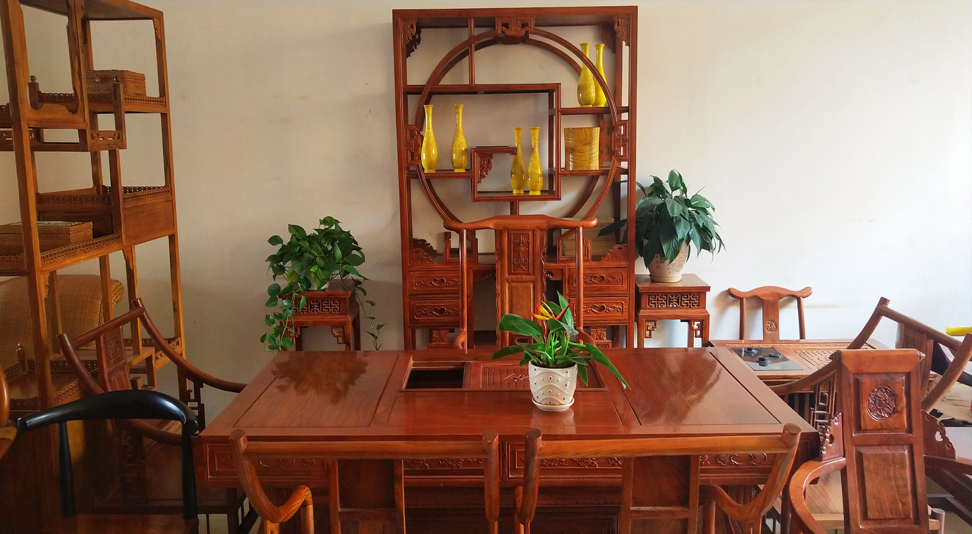 云南昆明长春雄丰茶业中心茶业红木套件01